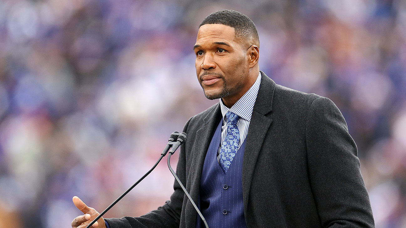 Michael Strahan Responds to National Anthem Criticism