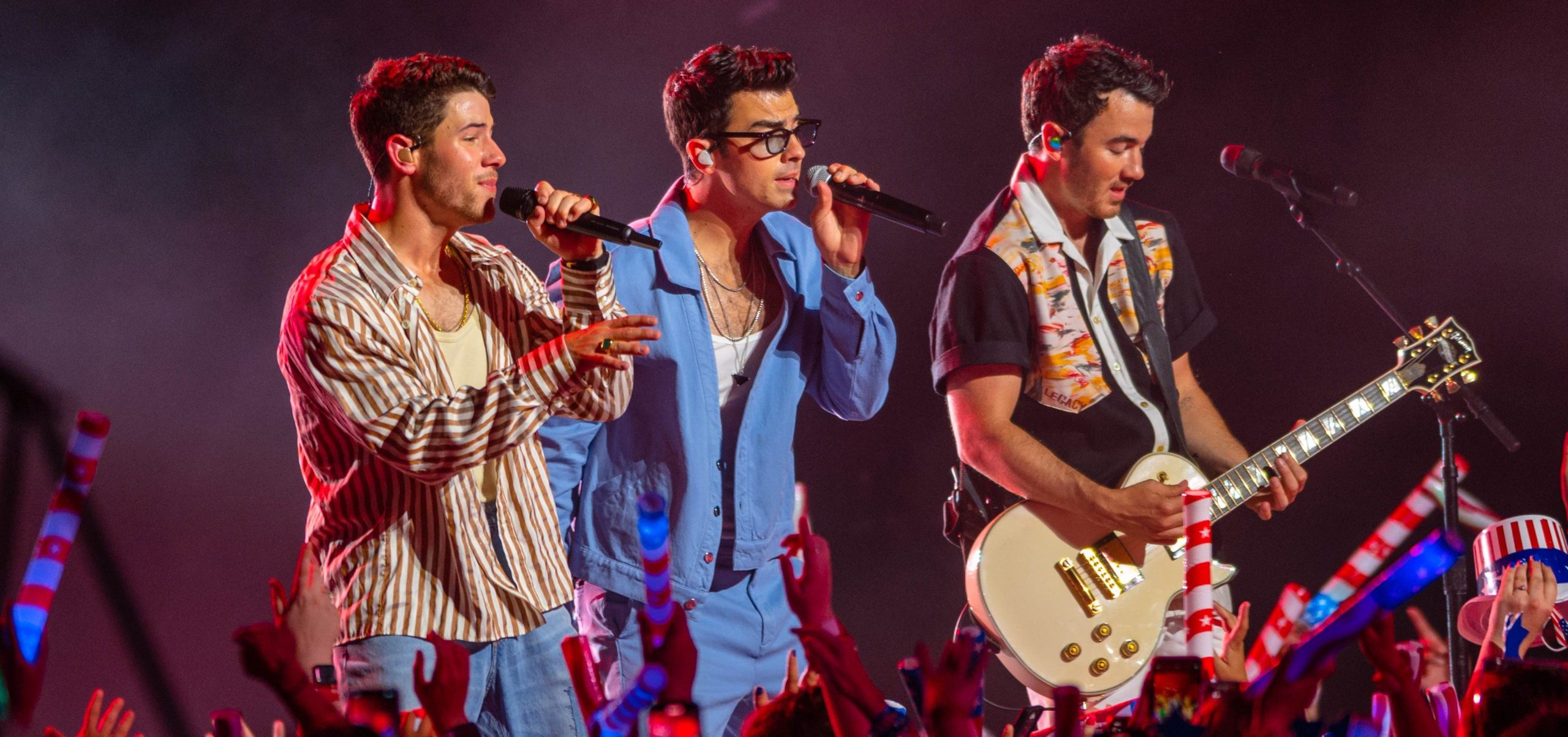 The-Jonas-Brothers-1-e1732630732212.jpg