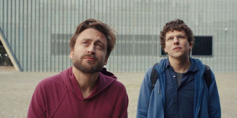 a_real_pain-still1-kieranculkin_jesseeisenberg.jpg