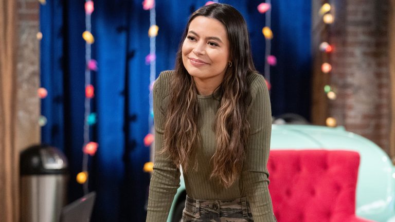 iCarly-S2-Still-Paramount-Plus-Publicity-H-2022.jpg