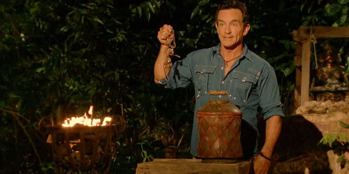 jeff-probst-holding-a-hidden-immunity-idol-in-survivor.jpg