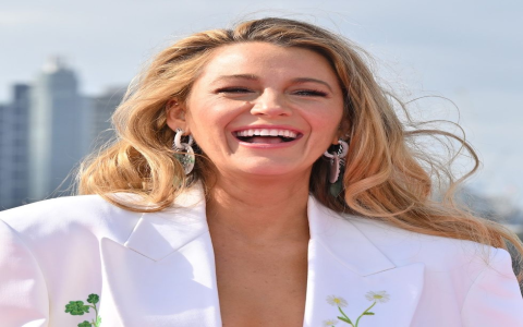 Blake Lively’s ‘Sisterhood of the Traveling Pants’ Stars Show Support