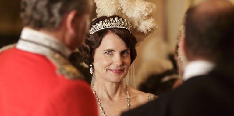 Elizabeth-McGovern-e1734706989263.jpg