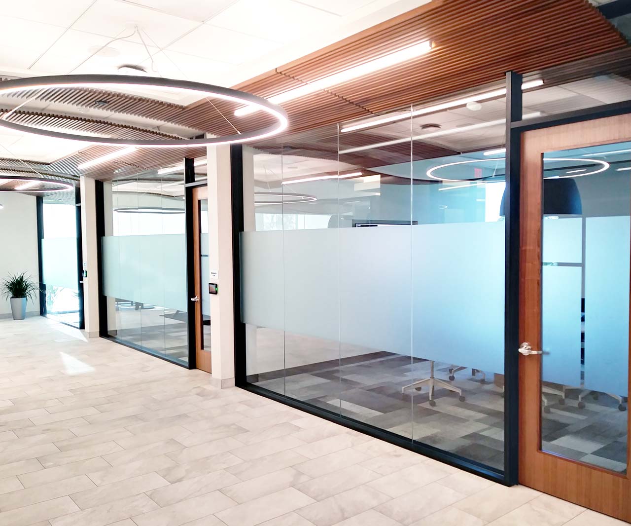 Affordable Crystal Window Film: Improve Efficiency & Privacy