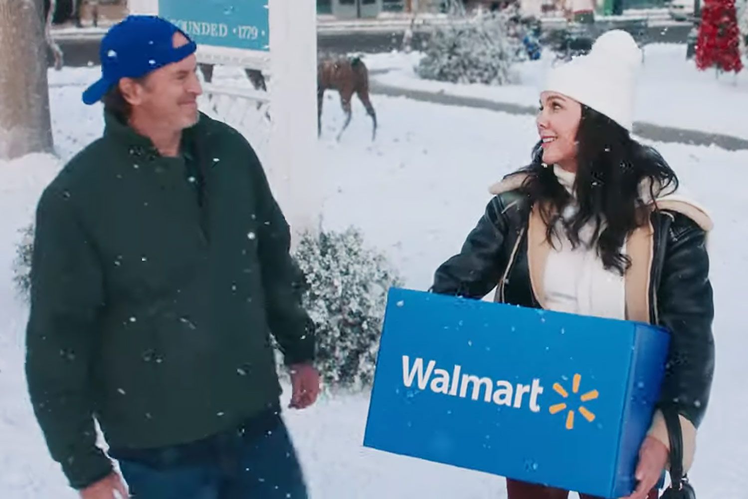 Gilmore Girls' Lauren Graham, Scott Patterson Reunite for Walmart Ad