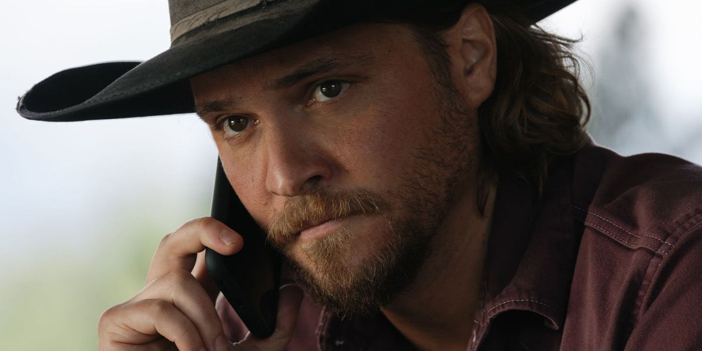 yellowstone-512-hed-kayce-phone.jpg