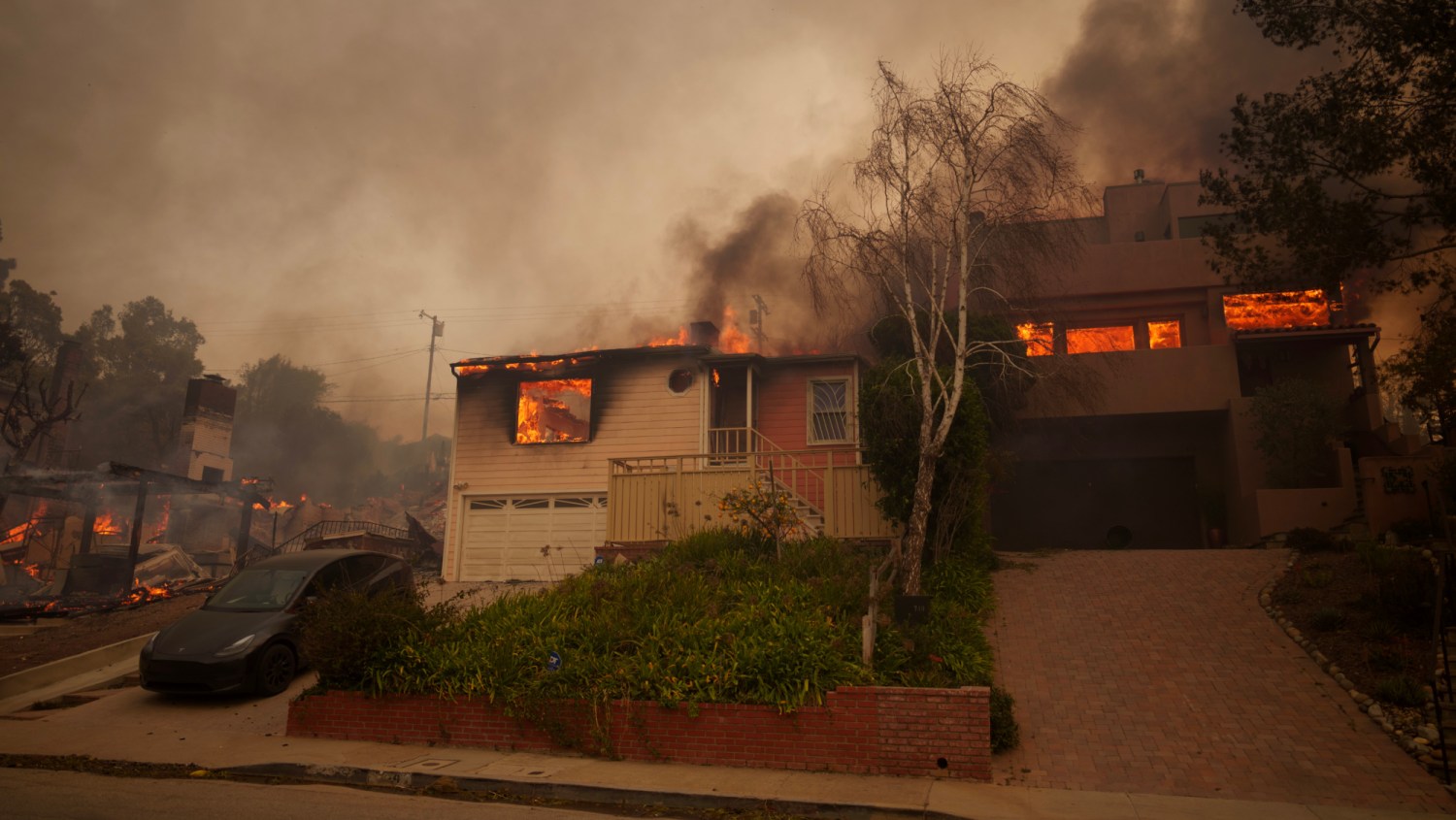 Jimmy Kimmel Breaks Up Over L.A. Wildfires, Takes Aim at Trump