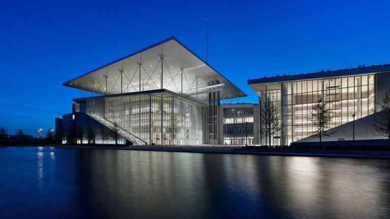 The-Greek-National-Opera-left-and-the-National-Library-of-Greece-rightSNFCC_Yiorgis-Yerolymbos_klein.jpeg