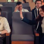 xo-kitty-season-2-anna-cathcart-high-five.jpg
