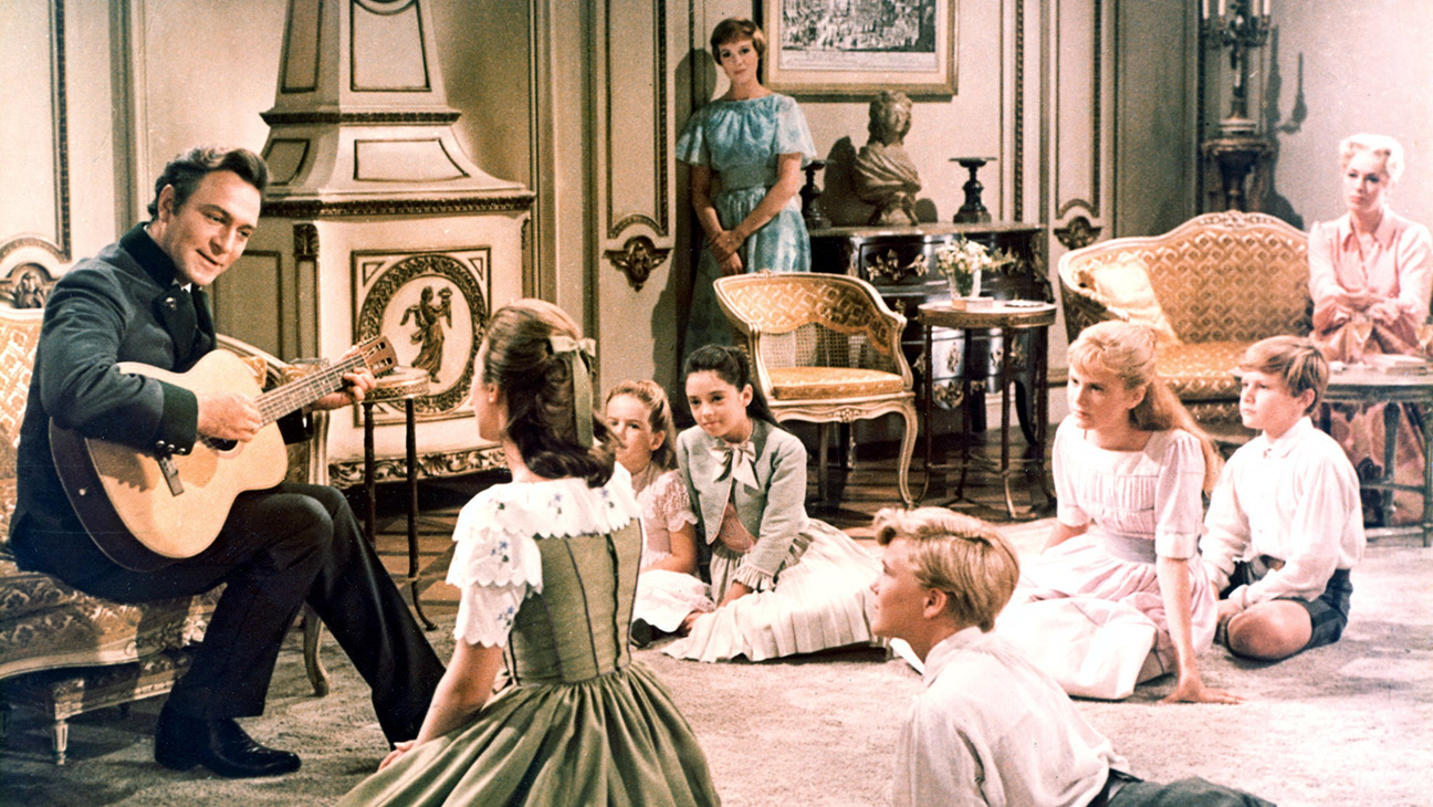 Christopher Plummer, Charmian Carr, Kym Karath, Angela Cartwright, Julie Andrews, Nicholas Hammond, Heather Menzies, Duane Chase and Eleanor Parker in 'The Sound of Music'