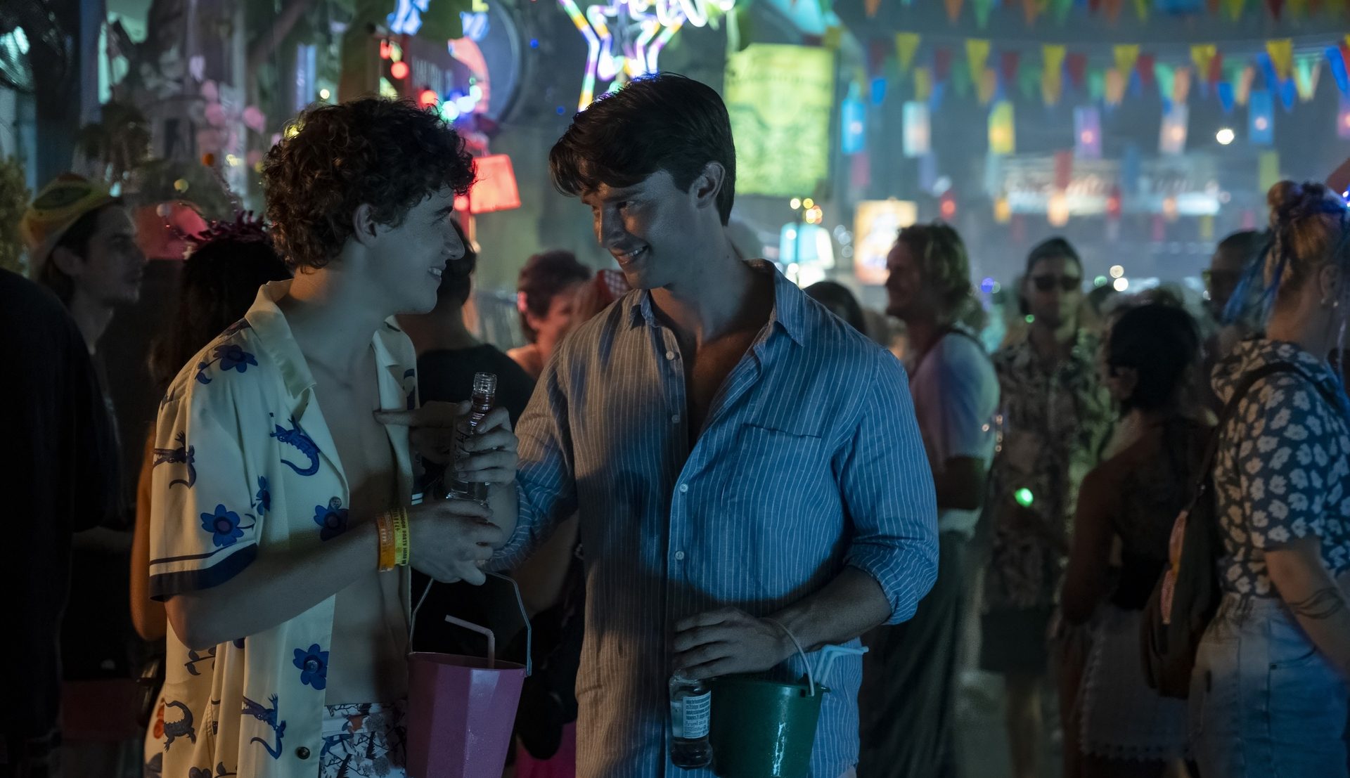 'White Lotus' Fans React to Patrick Schwarzenegger Incest Kiss