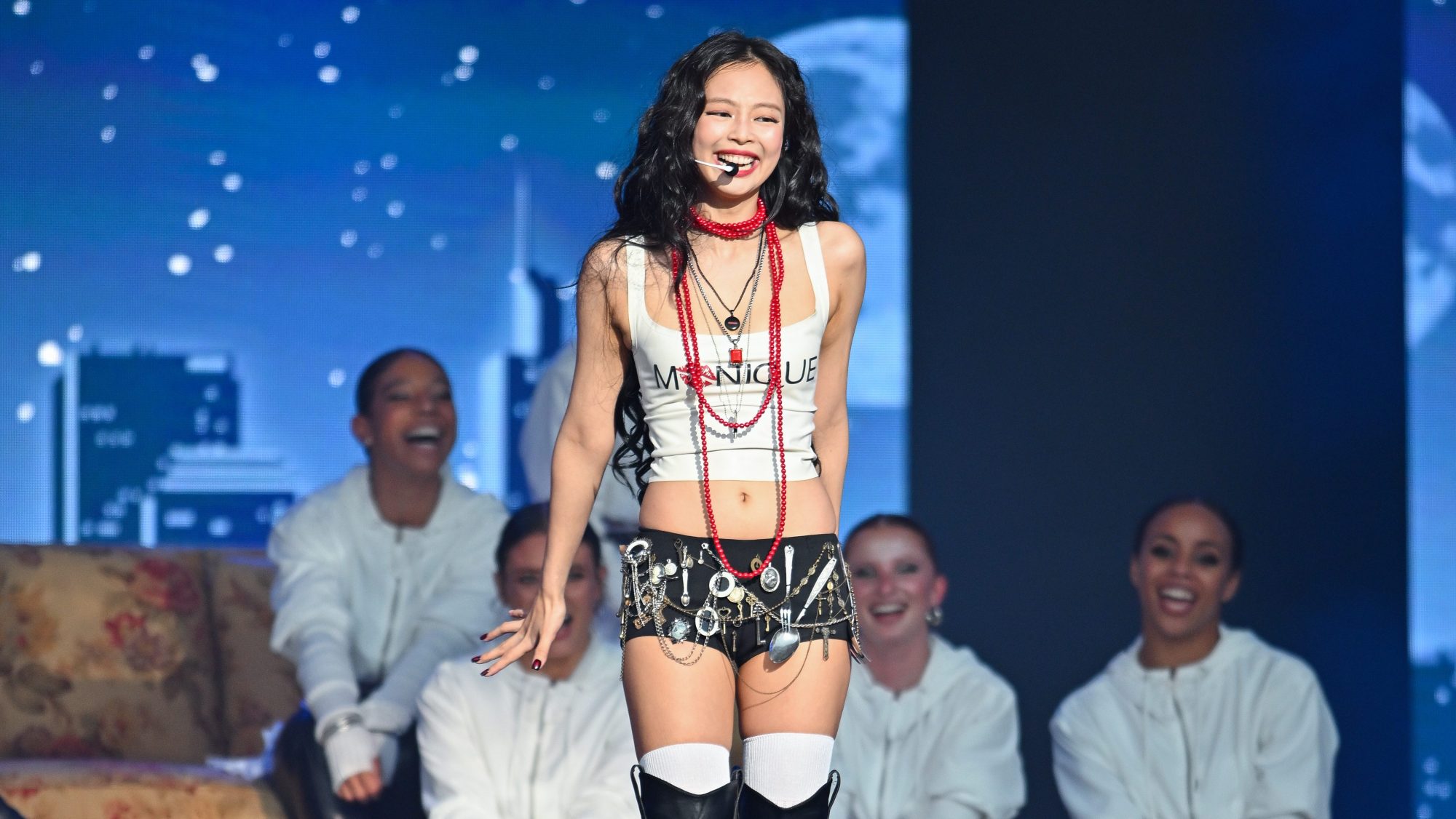 Jennie’s Debut Solo Album Racks Up 450K Pre-Orders