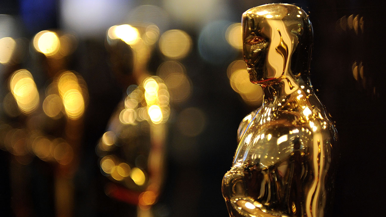 Oscar-Statuette-Atmosphere-GettyImages-97052777-H-2022.jpg