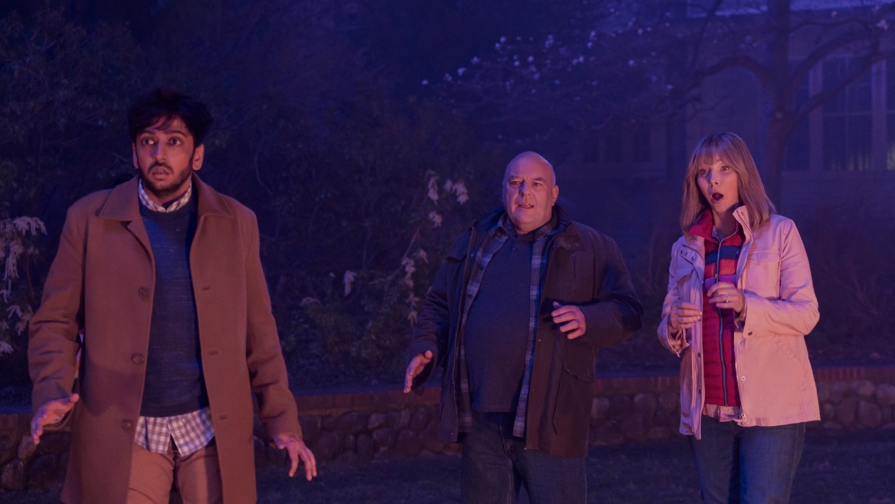 Brian Cox & Lisa Kudrow in Max Horror Flick