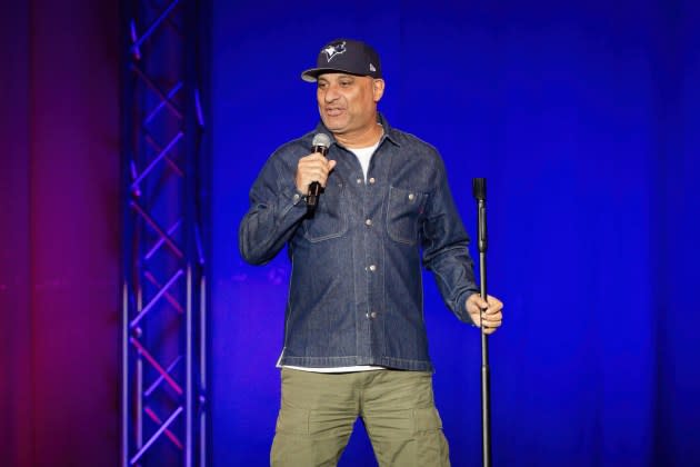 Deported Comic Russell Peters Doesn’t Fear Sent Home Under Trump