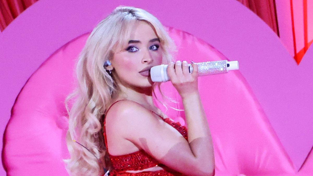 Why Sabrina Carpenter Might Consider Banning Phones at Her Concerts