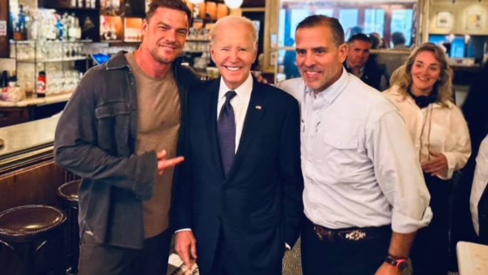 Alan Ritchson Reveals Surprise Meeting with Joe Biden on ‘Reacher’ Set