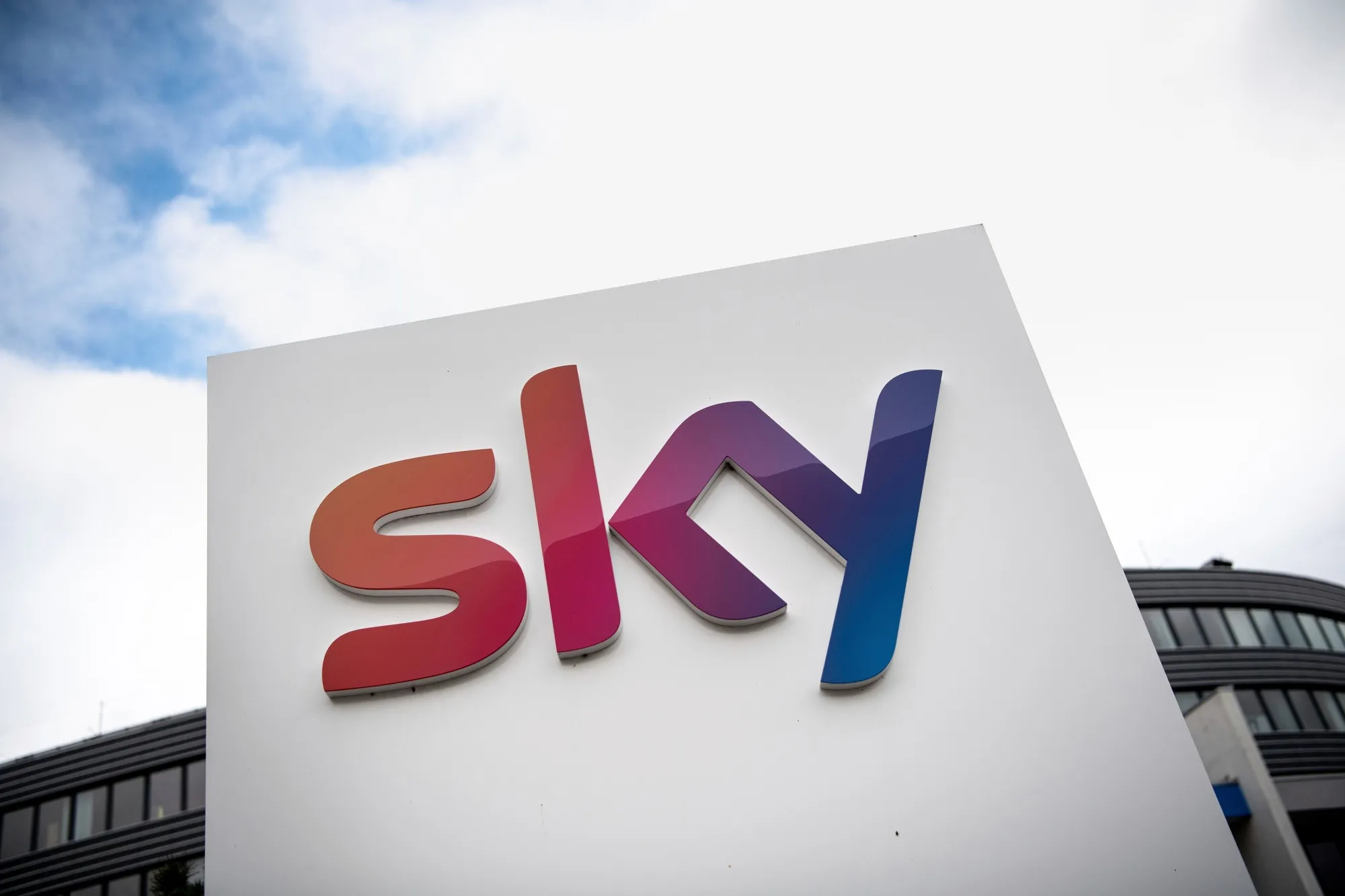 Bertelsmann's RTL Group to Buy Sky Deutschland from Comcast