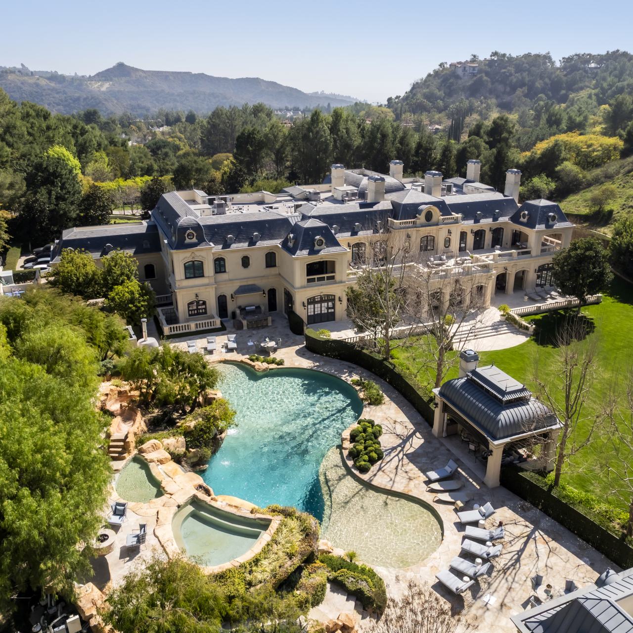 Paris Hilton Buys Mark Wahlberg's Former Mansion