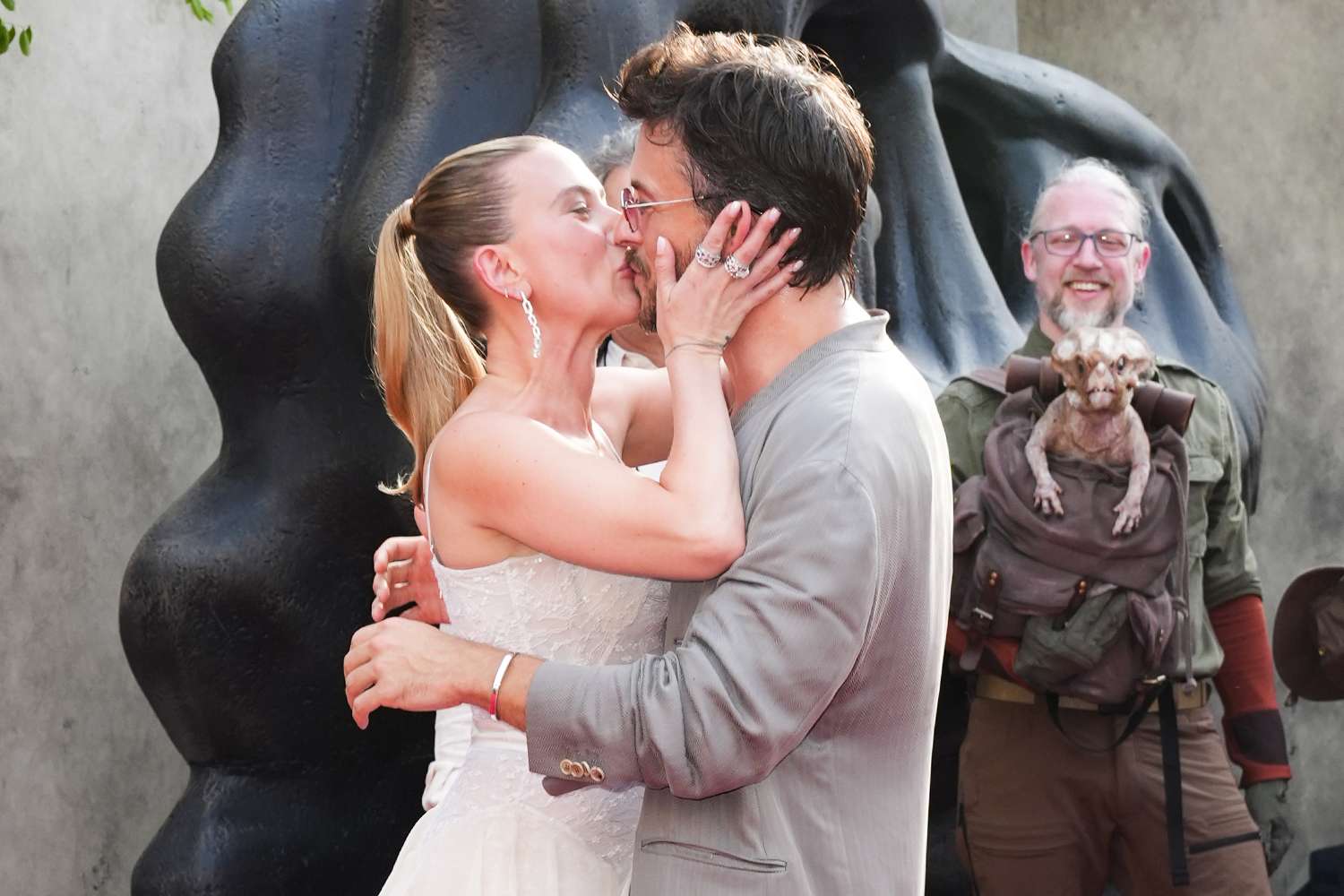 Colin Jost Responds to Scarlett Johansson Kisses With Jonathan Bailey
