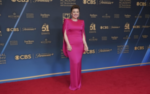 Kelly Clarkson Postpones Opening Night of Las Vegas Residency