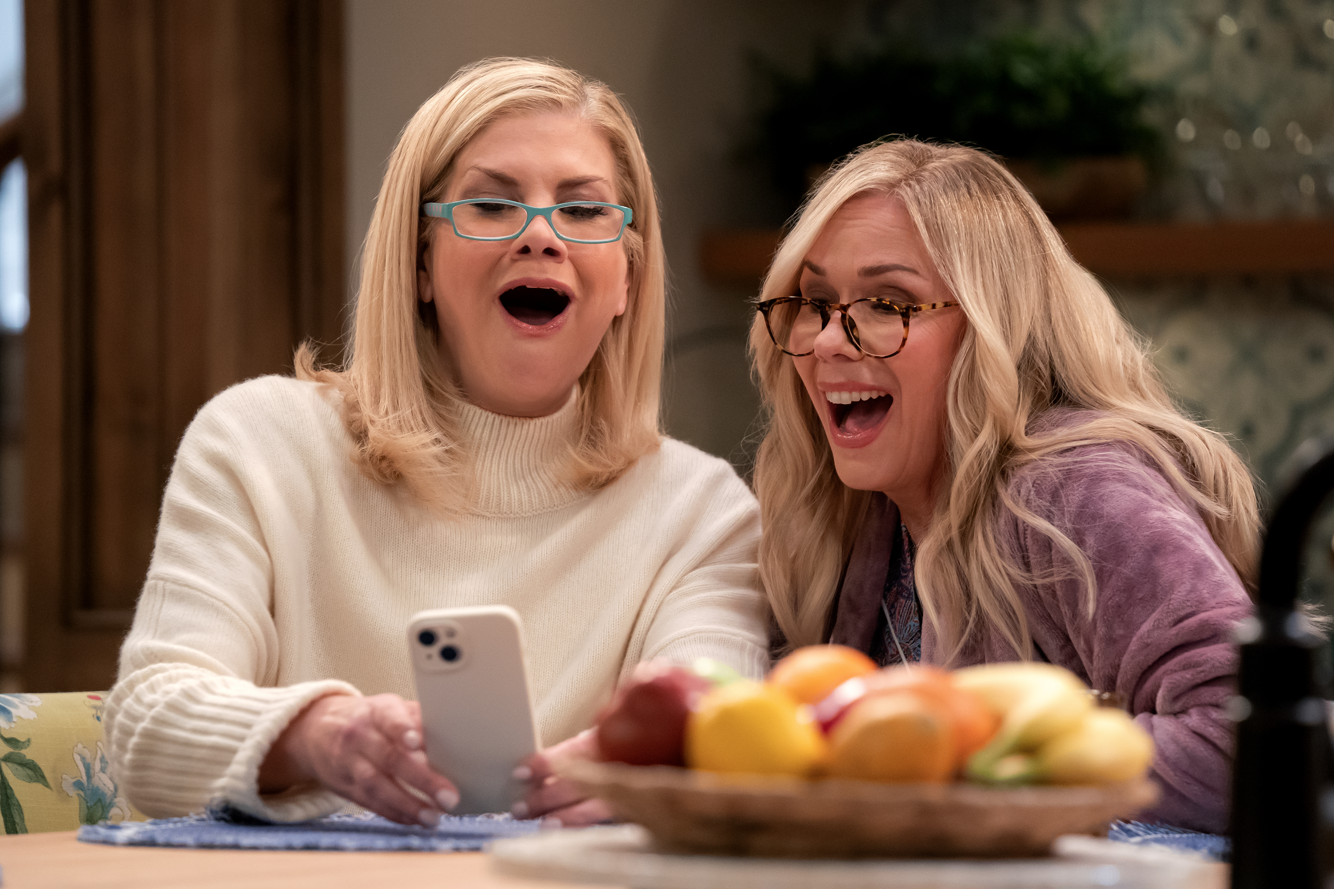 'Leanne' Review: Chuck Lorre-Produced Netflix Comedy