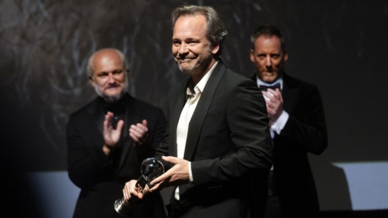 Peter-Sarsgaard-at-KVIFF-opening-ceremony-1-FIlm-Servis-Karlovy-Vary.jpg
