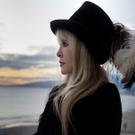 Stevie Nicks Postpones Concerts After Fracturing Shoulder