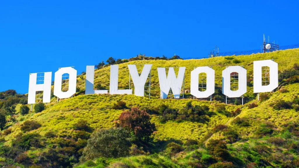 400 Celebs Sign Statement Backing Host