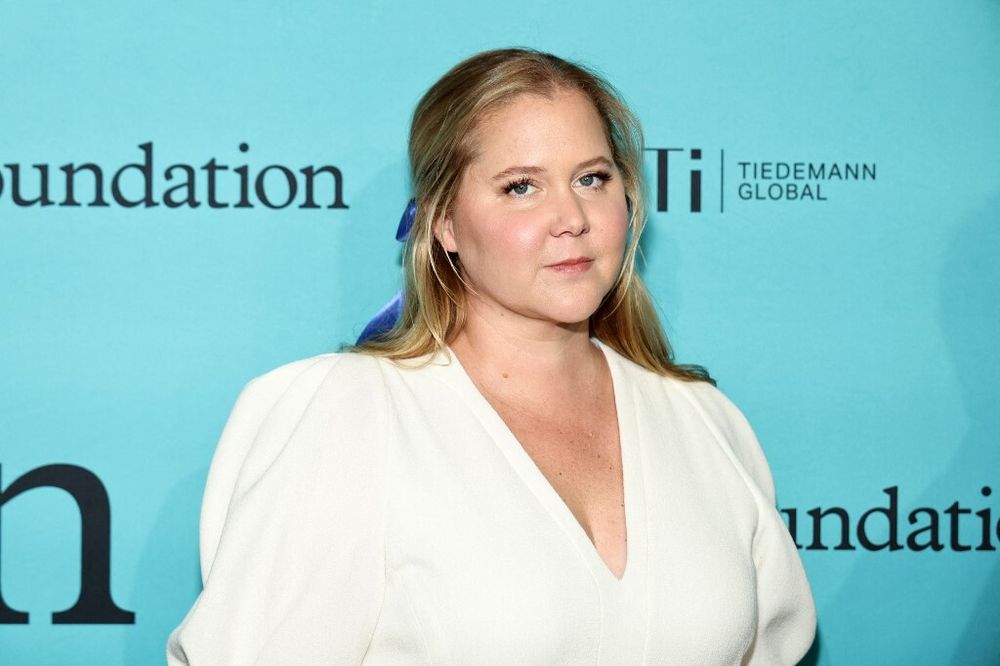 400 Celebs Sign Statement Backing Host