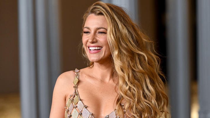 400 Celebs Sign Statement Backing Host