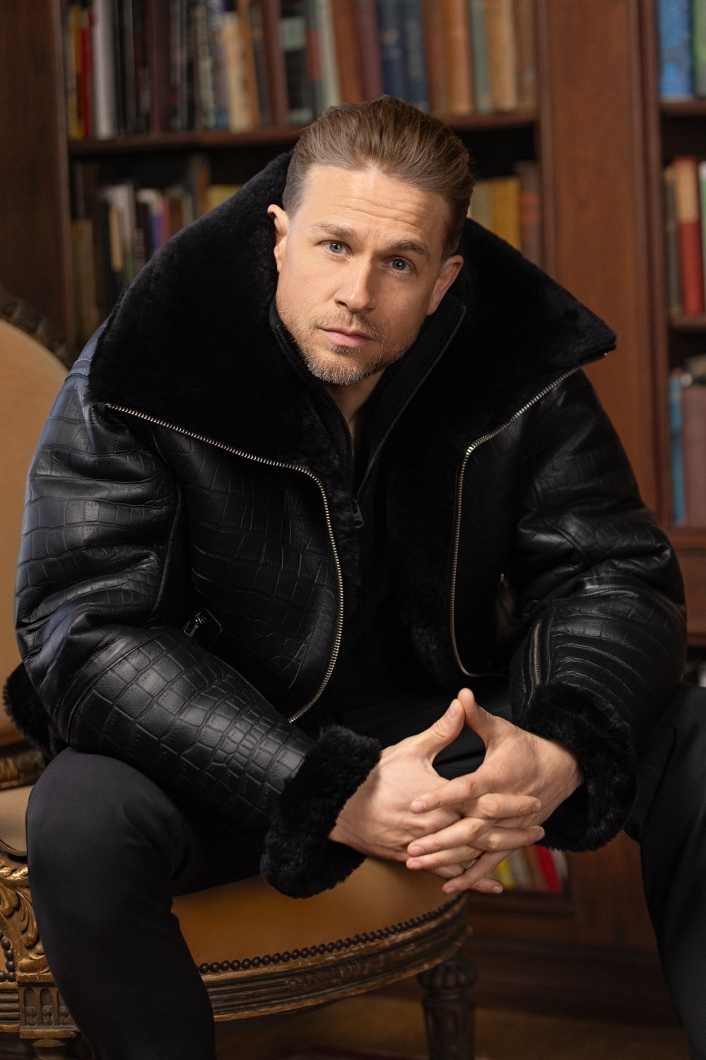 How Charlie Hunnam Transformed as Ed Gein, Sarah Paulson’s Advice