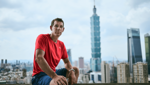 Alex-Honnold-netflix-special-publicity-H-2025.png