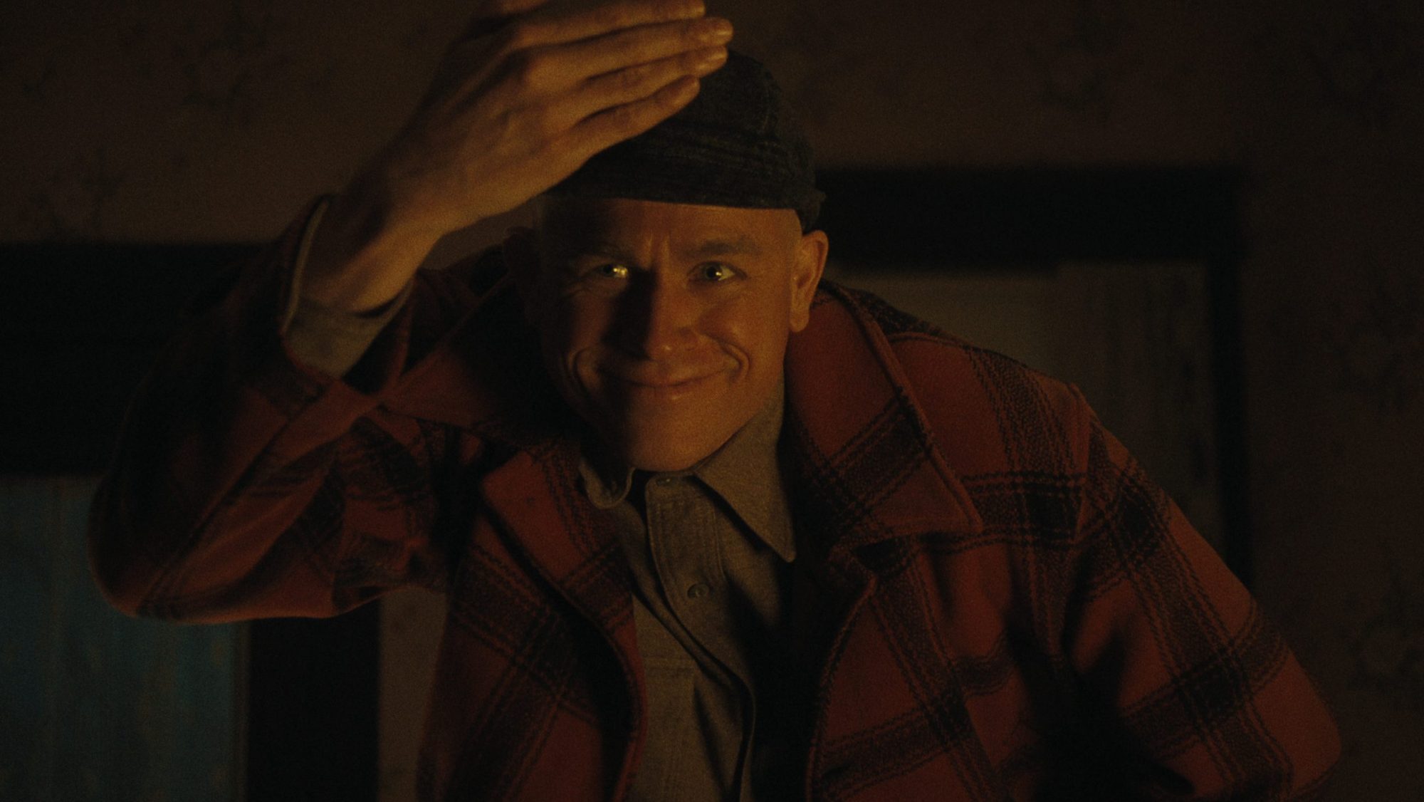 How Charlie Hunnam Transformed as Ed Gein, Sarah Paulson’s Advice