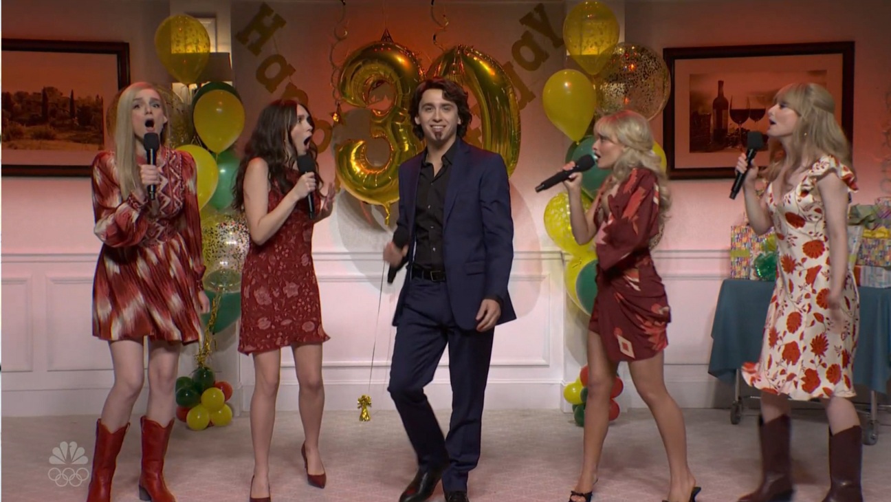 Sabrina Carpenter Hosts 'Saturday Night Live'