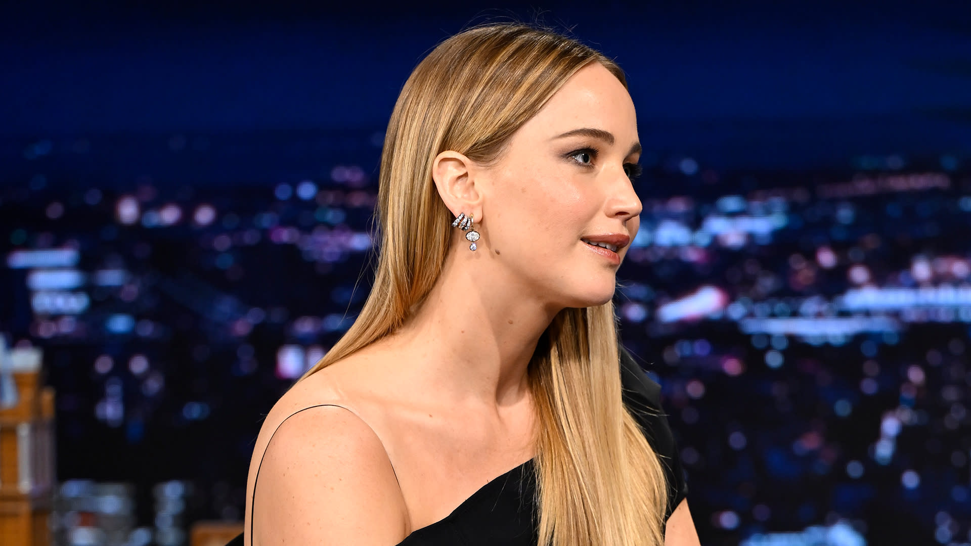 Jennifer Lawrence Clarifies 'Die My Love' Is Not Katniss-Edward Fanfic